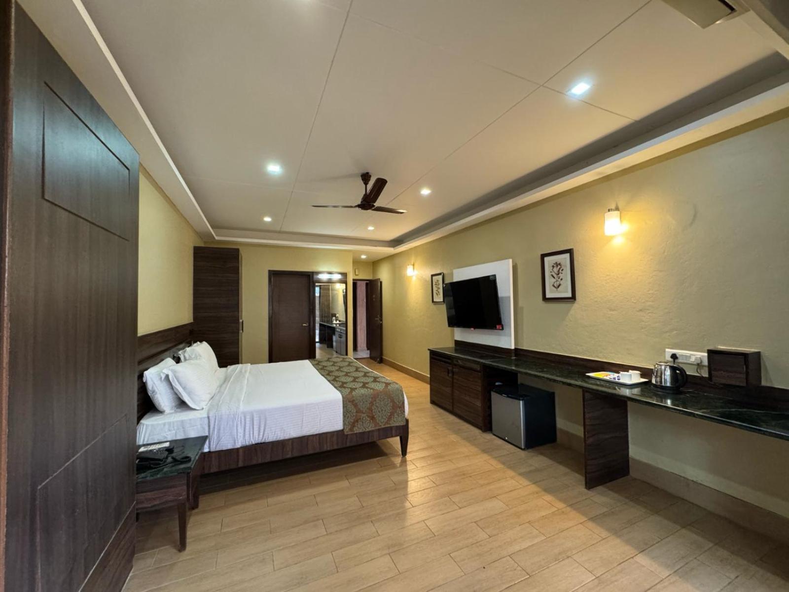 Upper Deck Resort - Stay And Relax At The Highest Peak Лонавла Екстер'єр фото