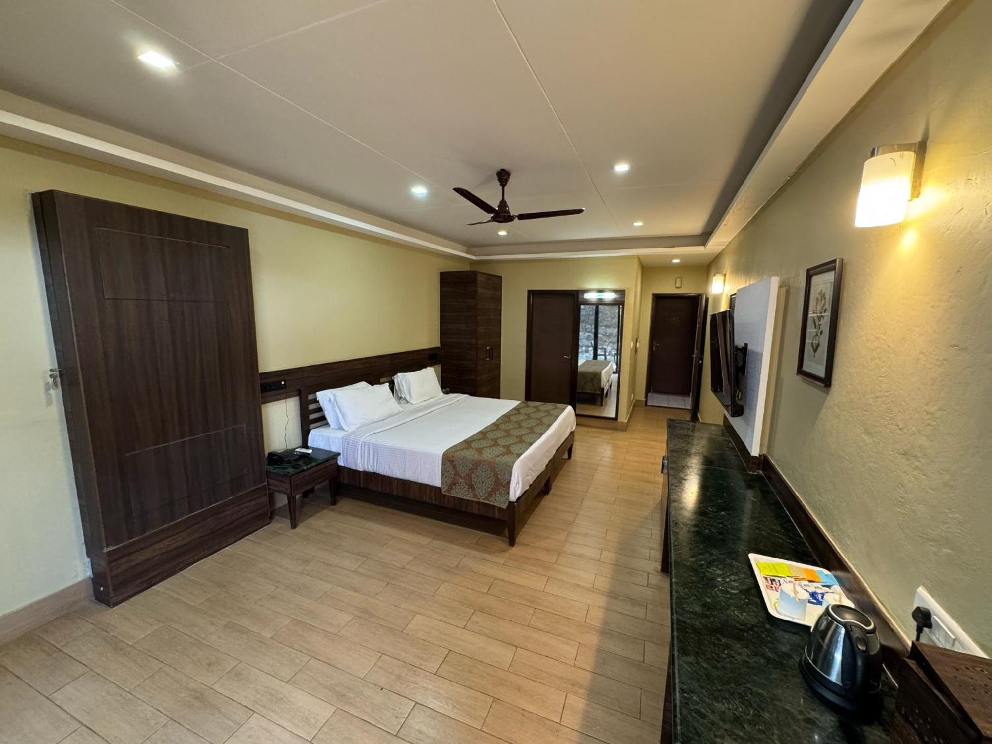 Upper Deck Resort - Stay And Relax At The Highest Peak Лонавла Екстер'єр фото
