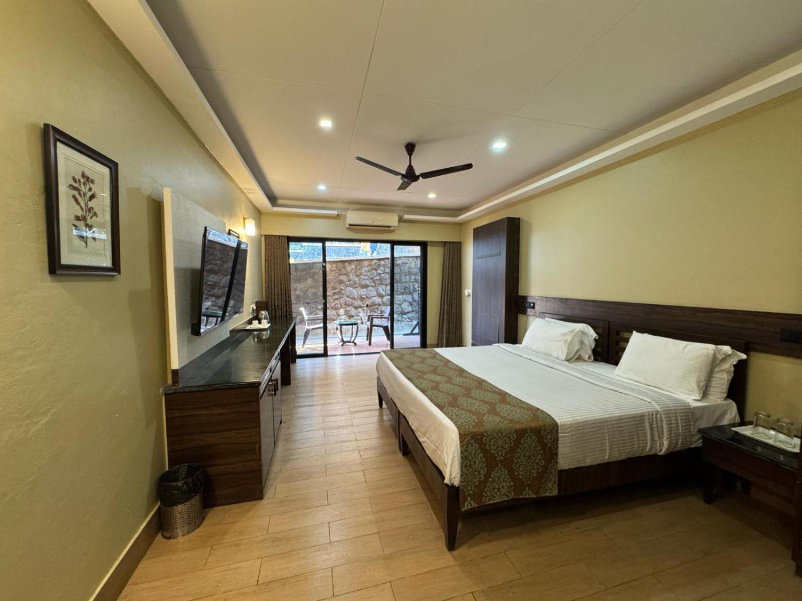 Upper Deck Resort - Stay And Relax At The Highest Peak Лонавла Екстер'єр фото