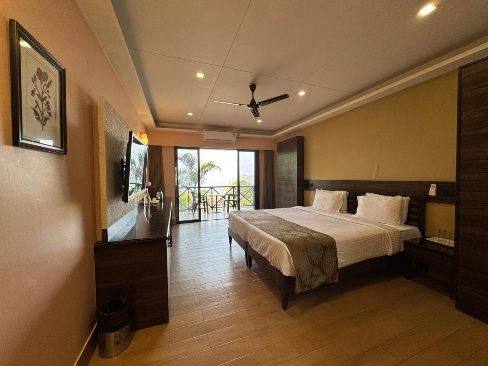 Upper Deck Resort - Stay And Relax At The Highest Peak Лонавла Екстер'єр фото