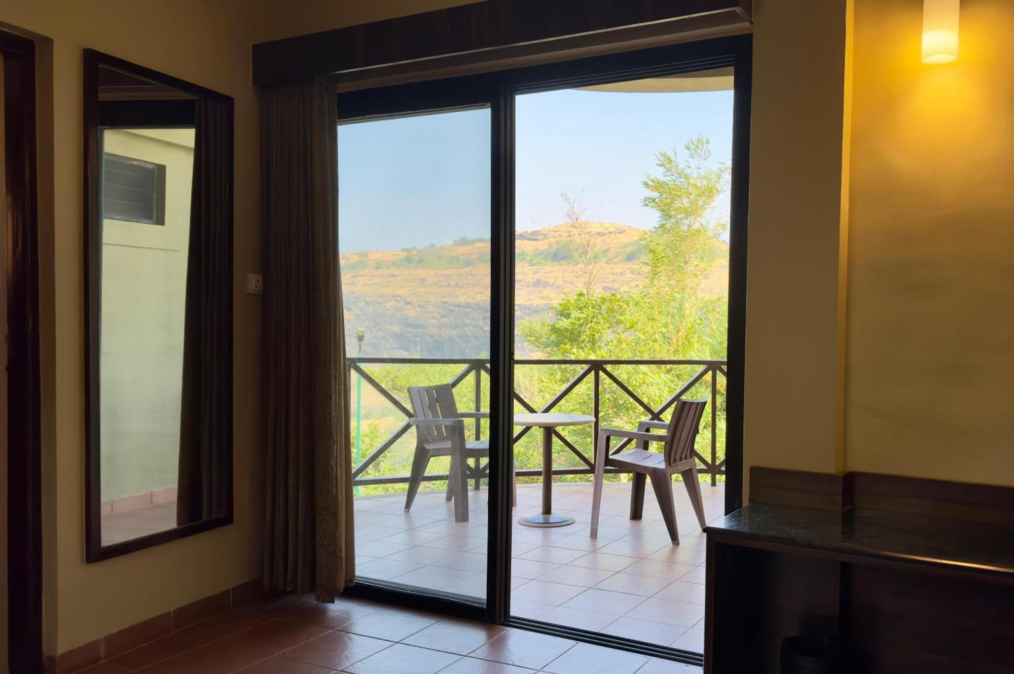 Upper Deck Resort - Stay And Relax At The Highest Peak Лонавла Екстер'єр фото